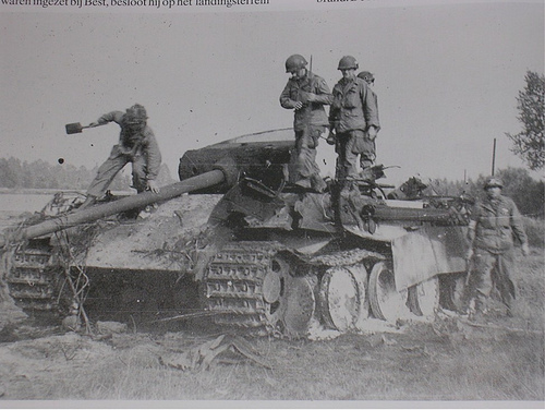 US 82nd paratroopers and a knocked out German Panther Tank, Holland, operation Market Garden 1944..jpg