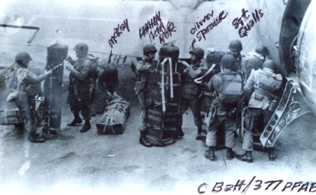 Pfc Joseph P. Hann (KIA Normandy), Cpl. Oliver Sprouse, and Sgt Johnnie C. Qualls,.jpg (110.15 KiB) Przeglądane 13648 razy Pfc Joseph P. Hann (KIA Normandy), Cpl. Oliver Sprouse, and Sgt Johnnie C. Qualls,.jpg